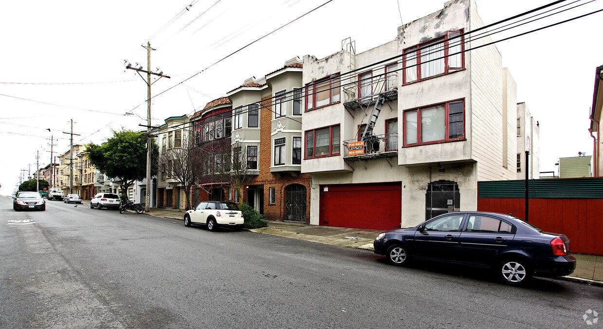 Building Photo - 681 Page St
