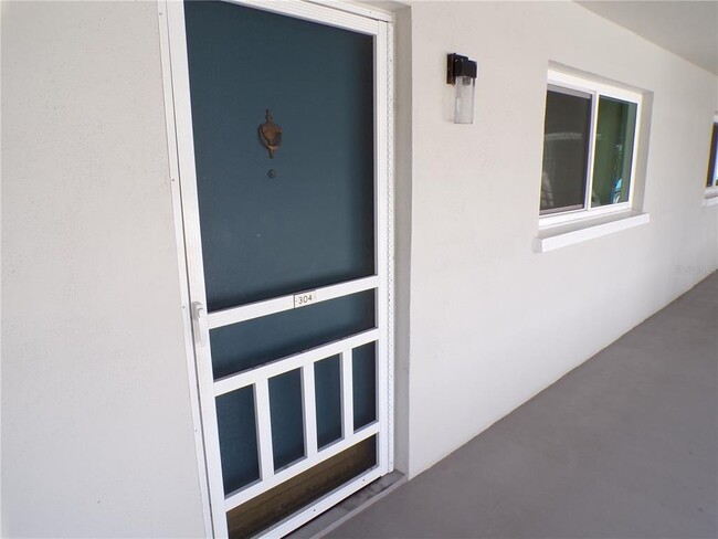Foto del edificio - 649 S Tamiami Trl