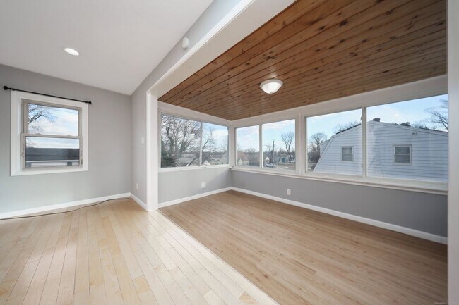 Foto del edificio - 53-55 Fairview Avenue