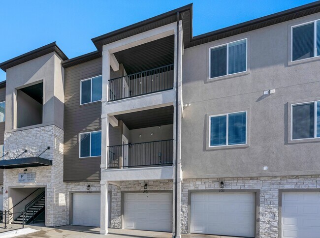 Exterior - 13537 S Commodus Dr
