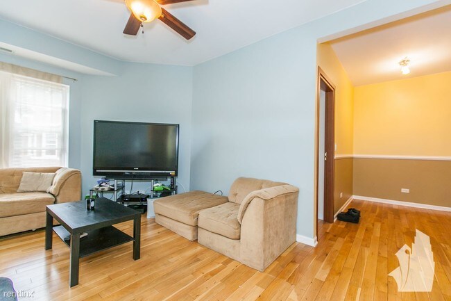 Building Photo - 6419 N Greenview Ave