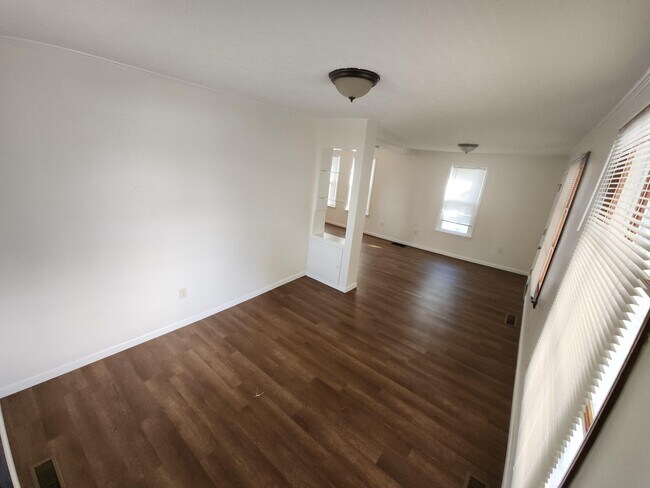 Sala de estar - 1402 Lynn St