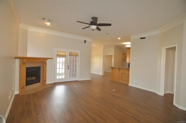 Foto del edificio - 611 River Birch Dr