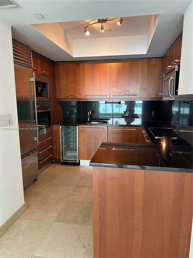 Foto del edificio - 1331 Brickell Bay Dr