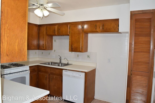 Building Photo - 3 br, 2 bath House - 1203 Meadows Dr