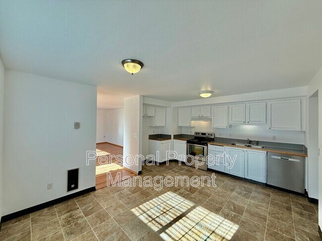 Building Photo - 4102 NE 131st Ave