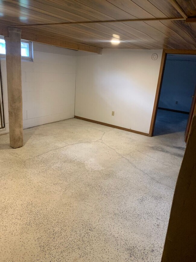 Foto del edificio - 2 bedroom, 2 bath house located near water...