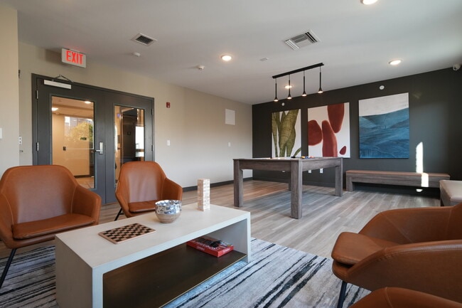 Building Photo - 645 Main St