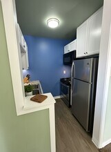 Building Photo - 516 Holiday Dr