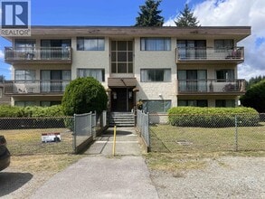 Building Photo - 3481 Sefton St