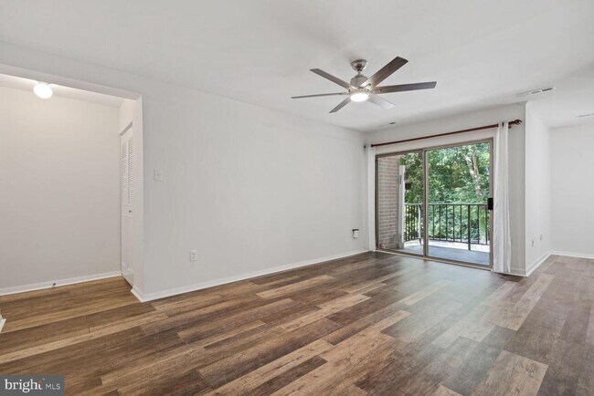 Foto del edificio - 3326 Woodburn Village Dr