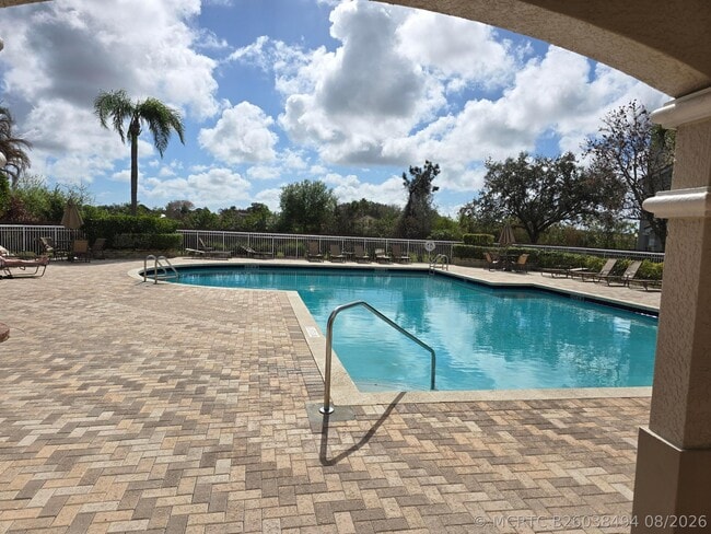 Foto del edificio - 146 SW Peacock Blvd