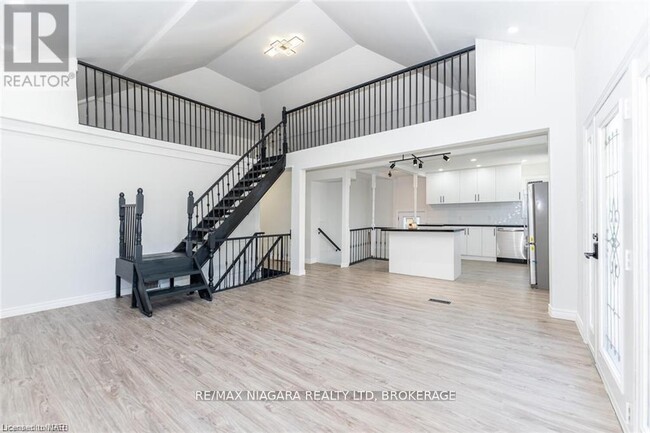 Building Photo - 25 Meadowvale Dr
