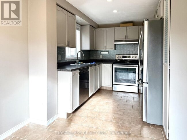 Photo du bâtiment - 13 Benjamin Ln