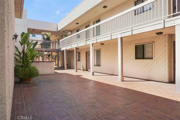 Foto del edificio - 15215 Magnolia Blvd