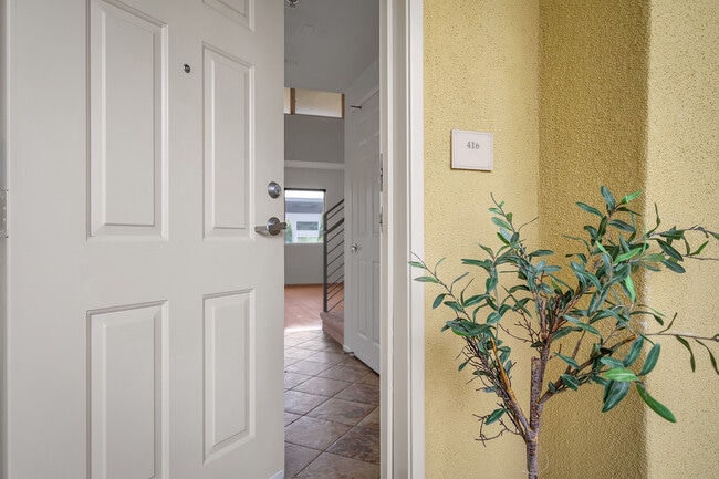 Private front entry - 13200 Pacific Promenade