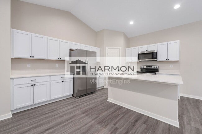 Building Photo - 3310 W 9th St N