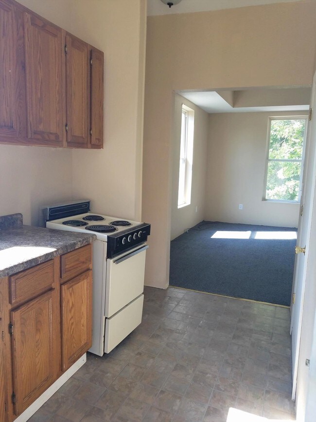 Building Photo - 2731 S 21st St