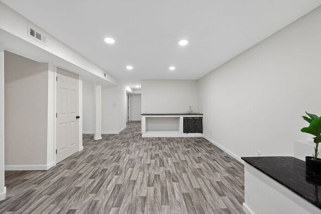 Foto del edificio - 11176 Carroll Dr