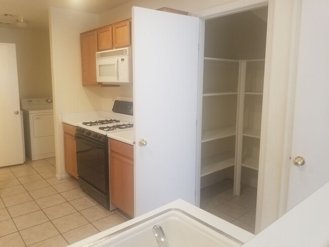 Foto del edificio - SW- 3 Bedroom Townhome!