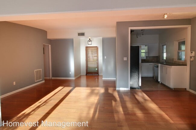 Foto del edificio - 3 br, 2 bath House - 3244 Inverness Court