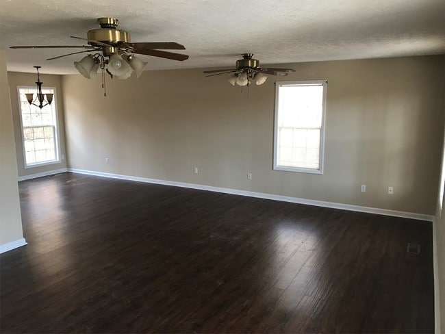 Building Photo - 105 Hardwood Dr