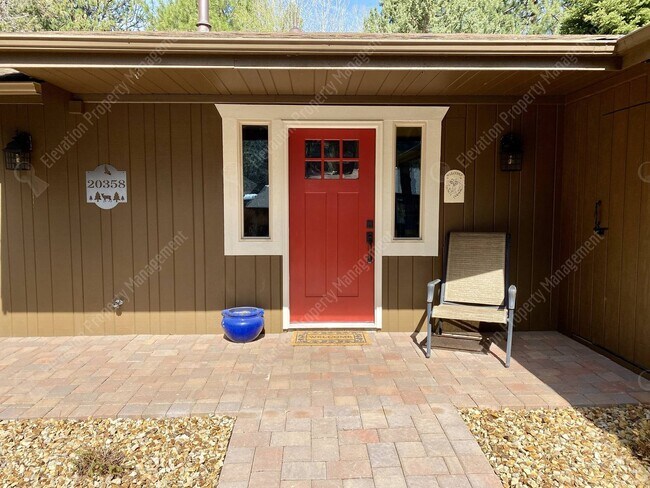 Foto del edificio - Spacious 2 BR Bend Home in Forested Cul-de...
