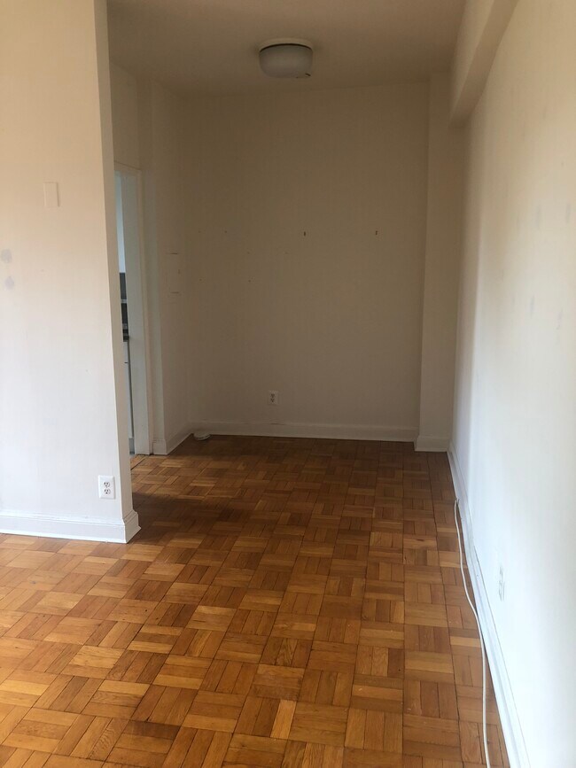 Dining Alcove - 2515 K St NW