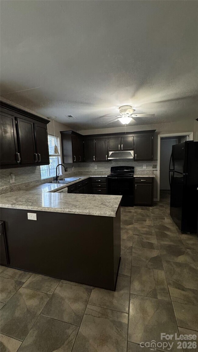 Foto del edificio - 2206 Killarney Pl