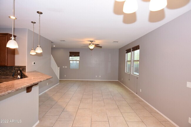 Foto del edificio - 40300 W Molly Ln