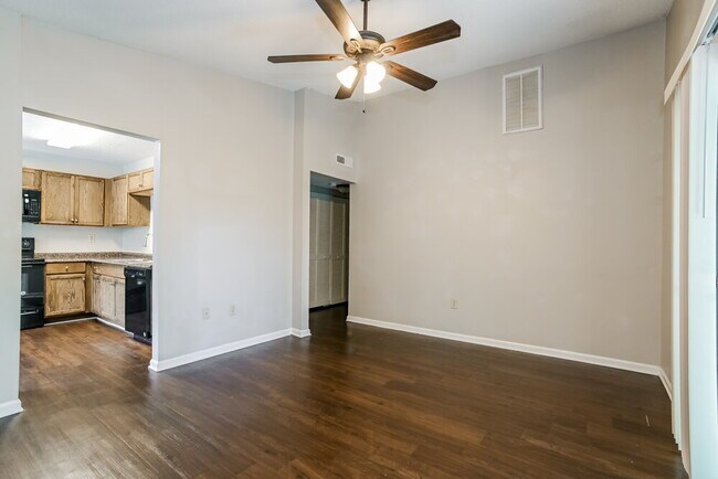 Building Photo - 1712 Hunters Trail
