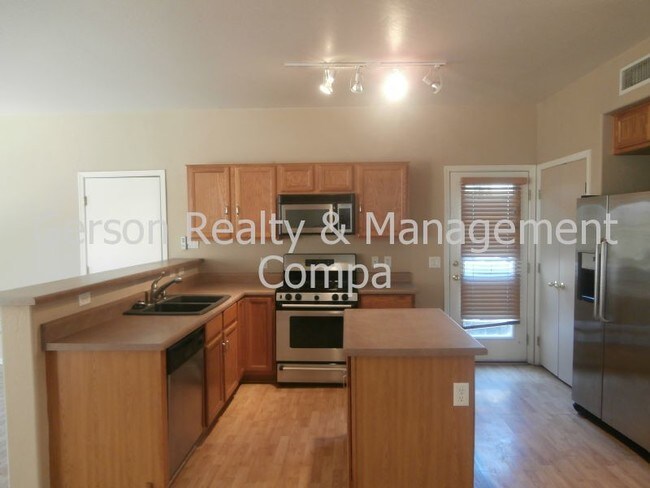 Foto del edificio - 8735 E Lakeview Ave