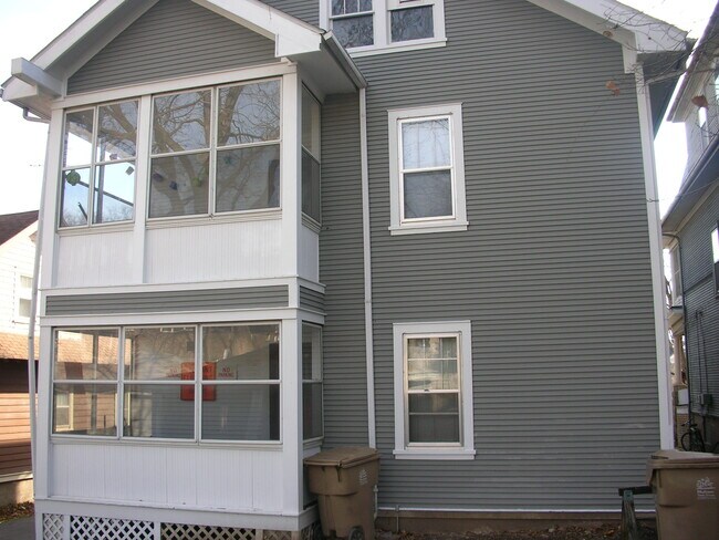 Foto del edificio - 1718 Van Hise Ave