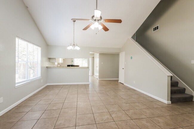 Foto del edificio - 2823 Forestbrook Dr