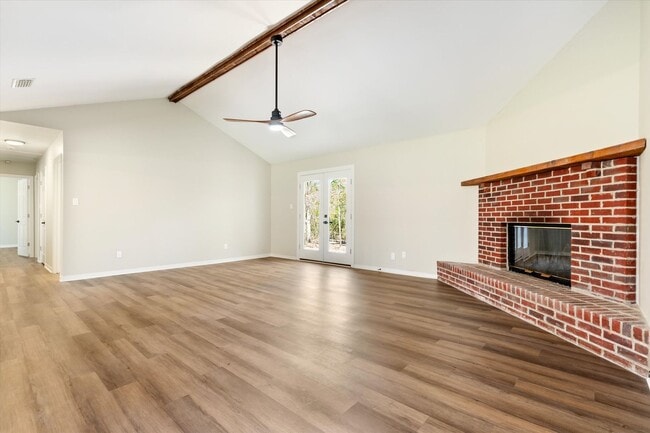 Building Photo - Bay Minette Beauty
