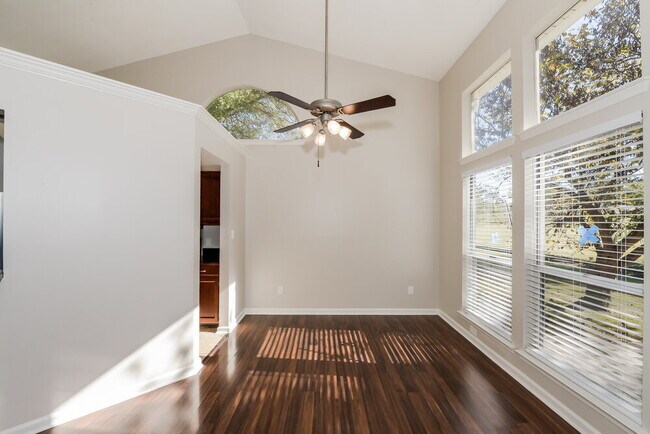 Foto del edificio - 102 Summerwood Ct