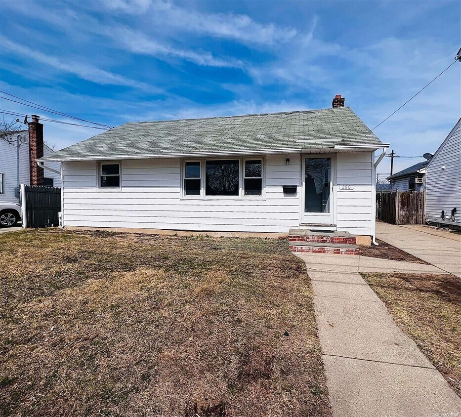 200 Ohio St, Hicksville, NY 11801 House Rental in Hicksville, NY