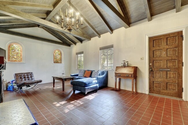 Building Photo - Clarksville Spanish Bungalow