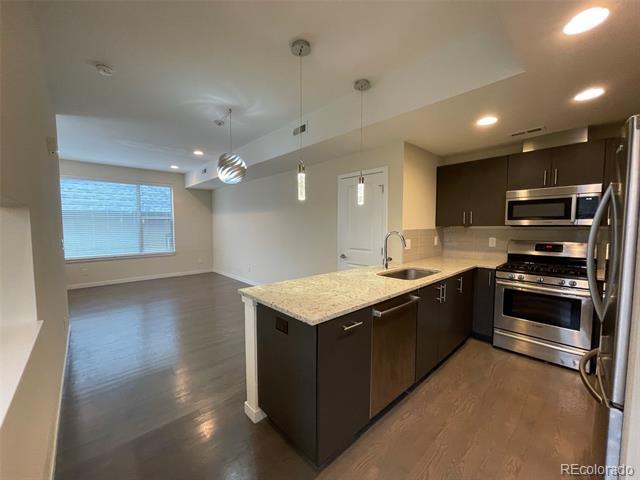 Building Photo - 1883 Vine St