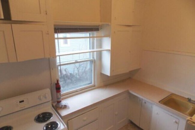 Foto del edificio - 245 Burlington Ave