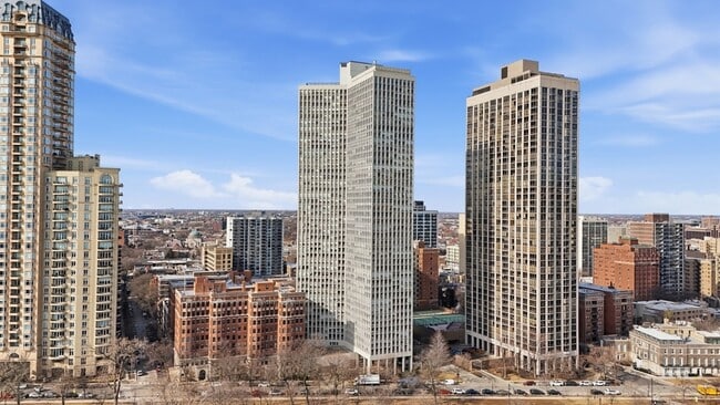 Photo - 2626 N Lakeview Ave Apartment