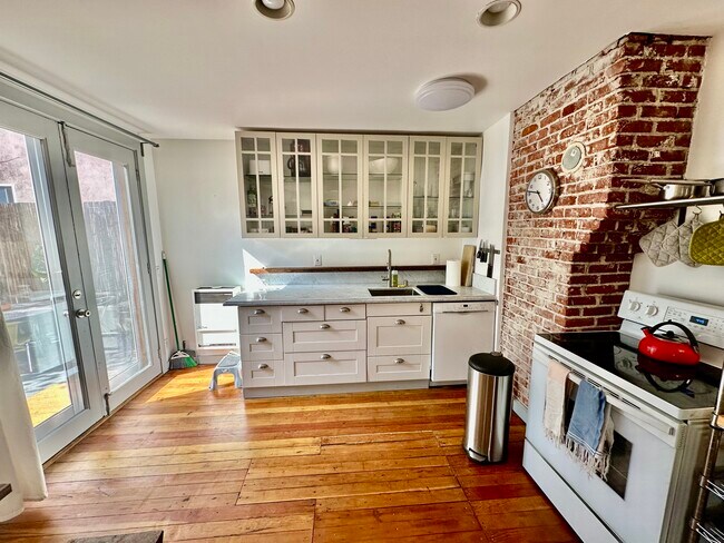 Foto del edificio - 1002 Laguna Ave