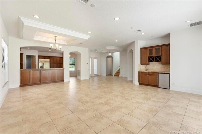 Building Photo - 255 Calmo Cir