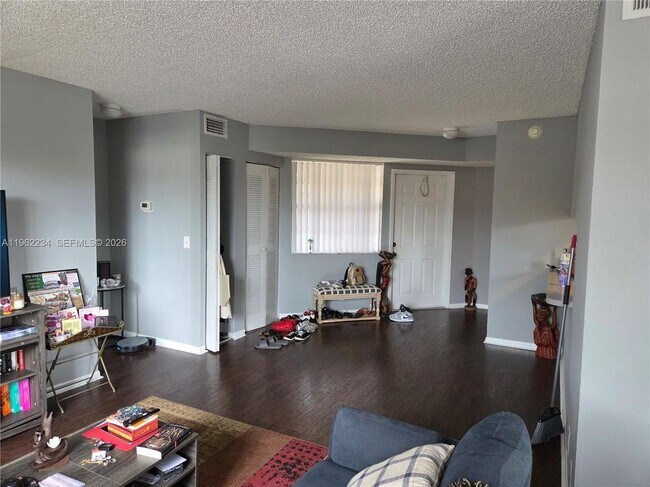 Foto del edificio - 8710 SW 3rd St