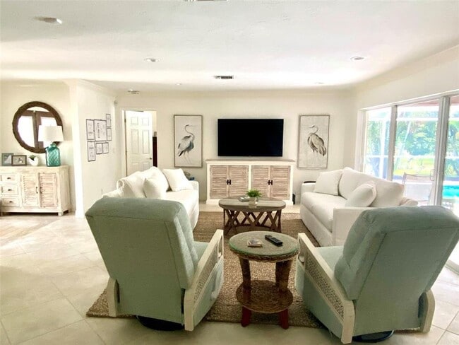 Building Photo - 464 Yacht Harbor Dr