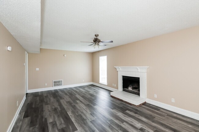 Foto del edificio - 13715 Dealtry Ln
