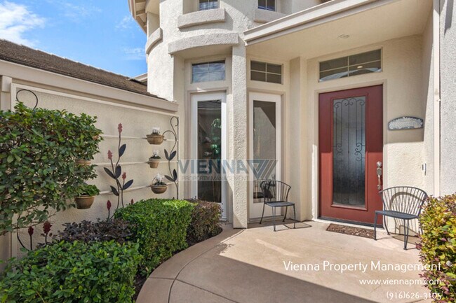 Foto del edificio - 1550 Summerhill Ln