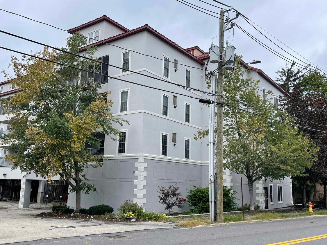 Primary Photo - 96 River Rd