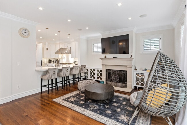 Foto del edificio - 180 Dorantes Ave