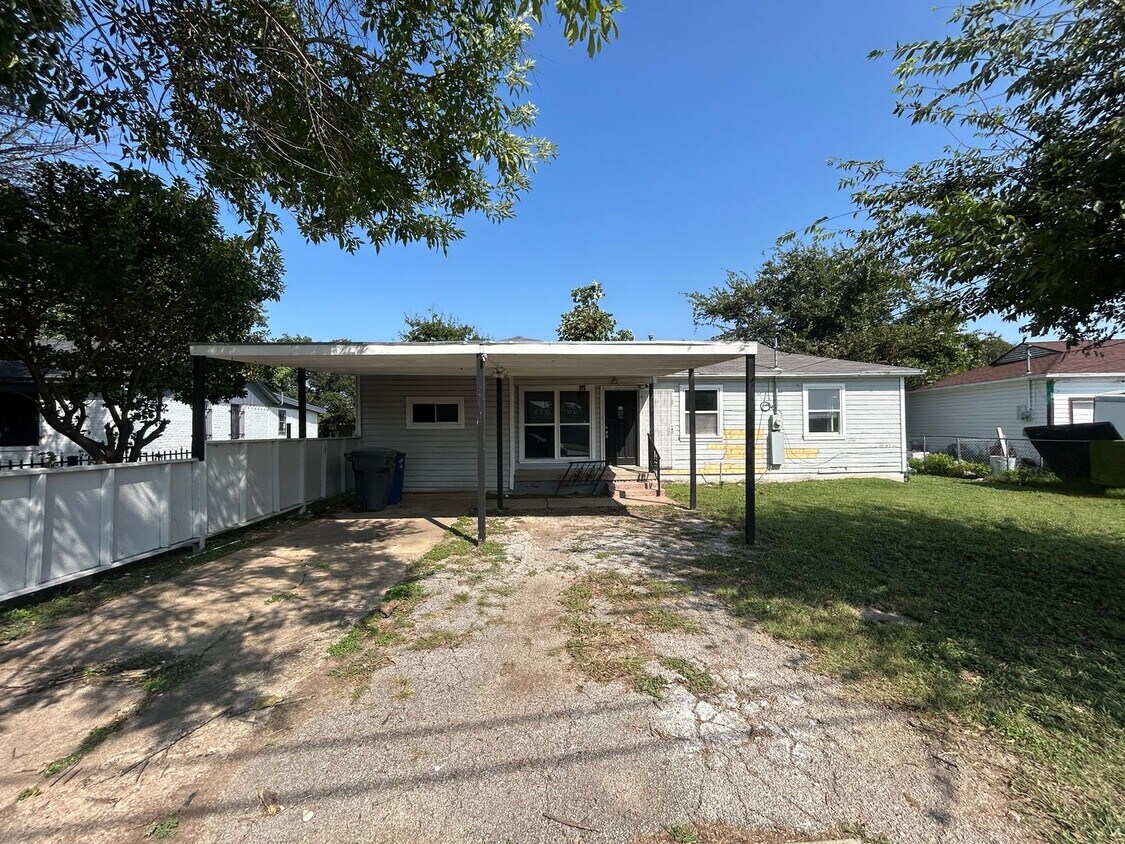 Foto principal - 2919 N El Centro Way